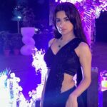 Avneet Kaur looks killer in her black saree and shows her sensational avatar
